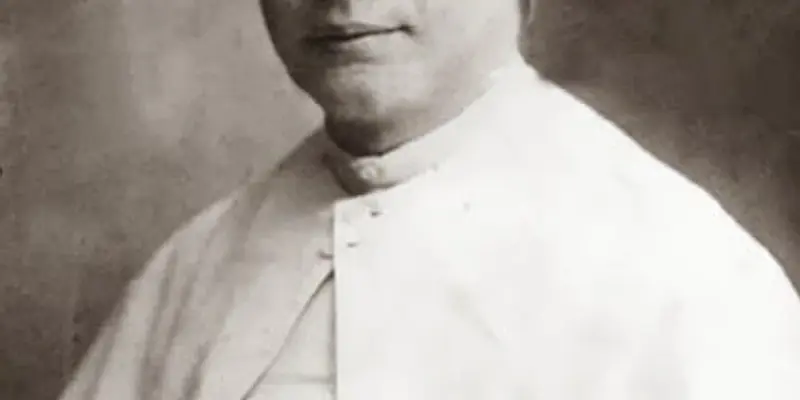 DID YOU KNOW YOU CAN DO AN "AT HOME" HOLY HOUR? ❤️